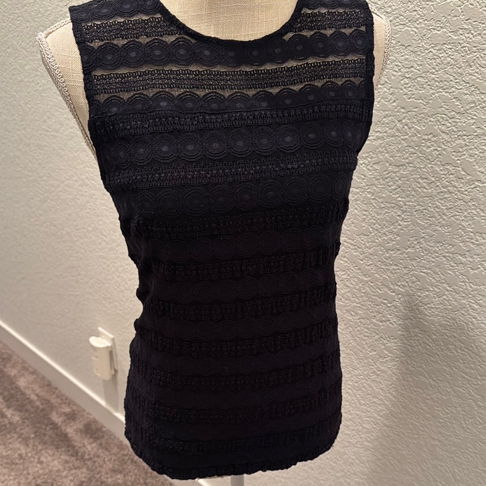 Elegant Navy Lace Sleeveless Top